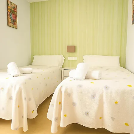 Cristina アパート エステポナ